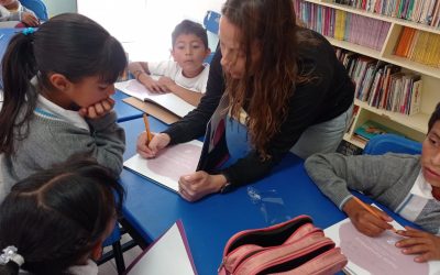 El mito del “docente héroe”: ¿Por qué romantizar el sacrificio puede ser peligroso para la salud mental de los profesores?